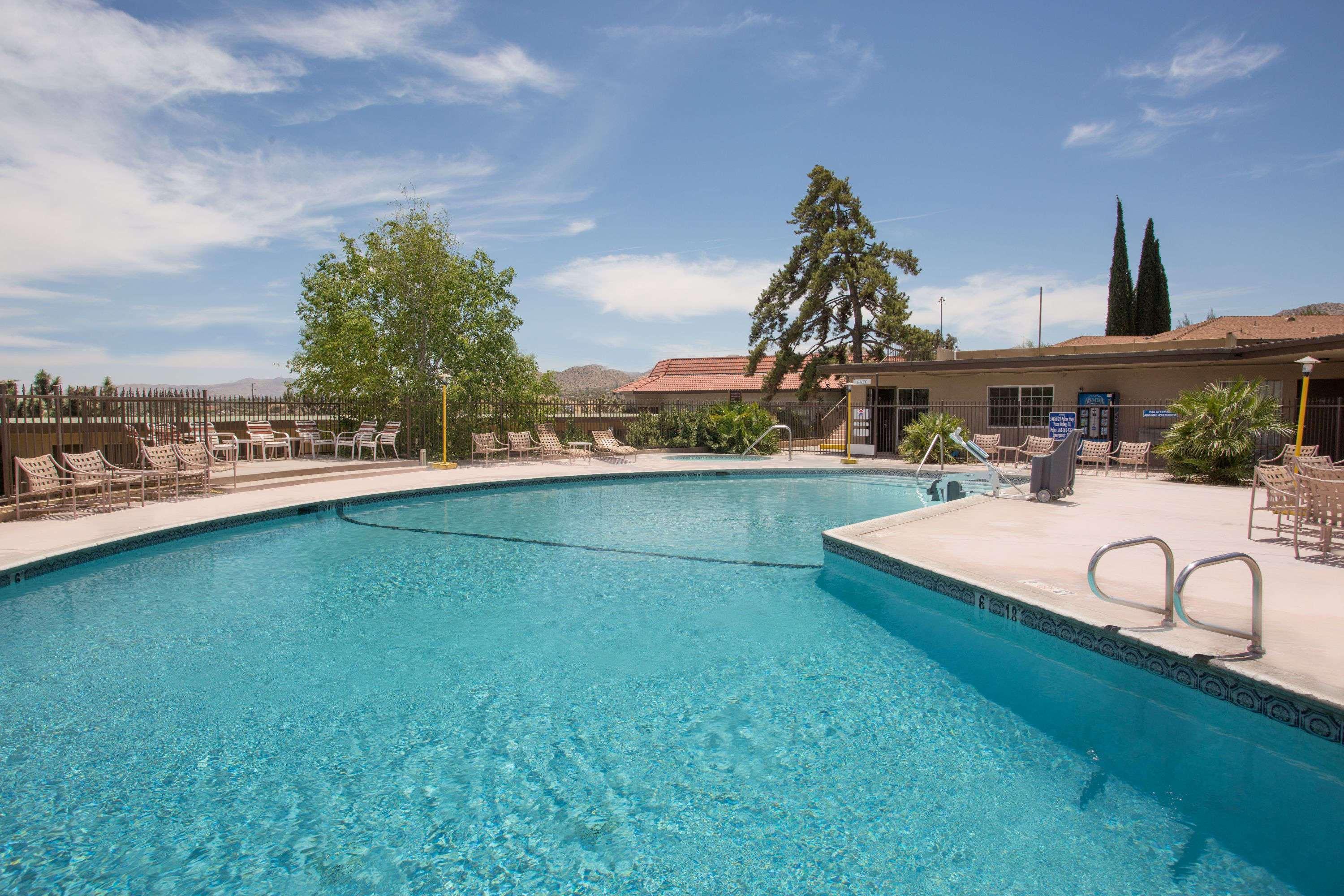 Travelodge Inn & Suites By Wyndham Yucca Valley/Joshua Tree Exterior foto